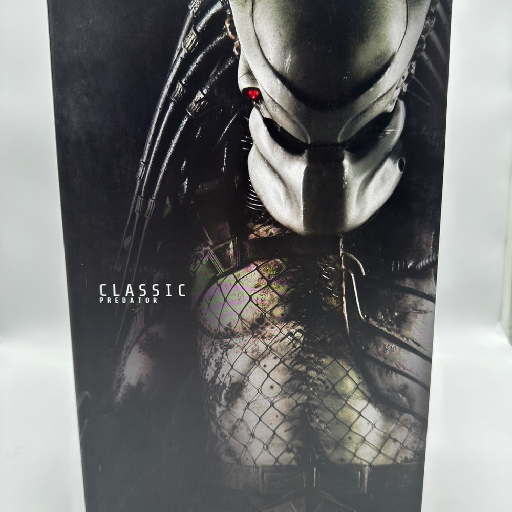 Brand New Hot Toys Classic Jungle Hunter Predator Action Figure - Sealed